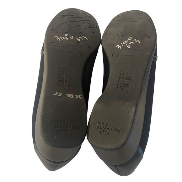 Navy Blue Canvas Shock Absorbing Slip Ons. Clean, Classic Style in ladies 9.5N - Picture 7 of 7